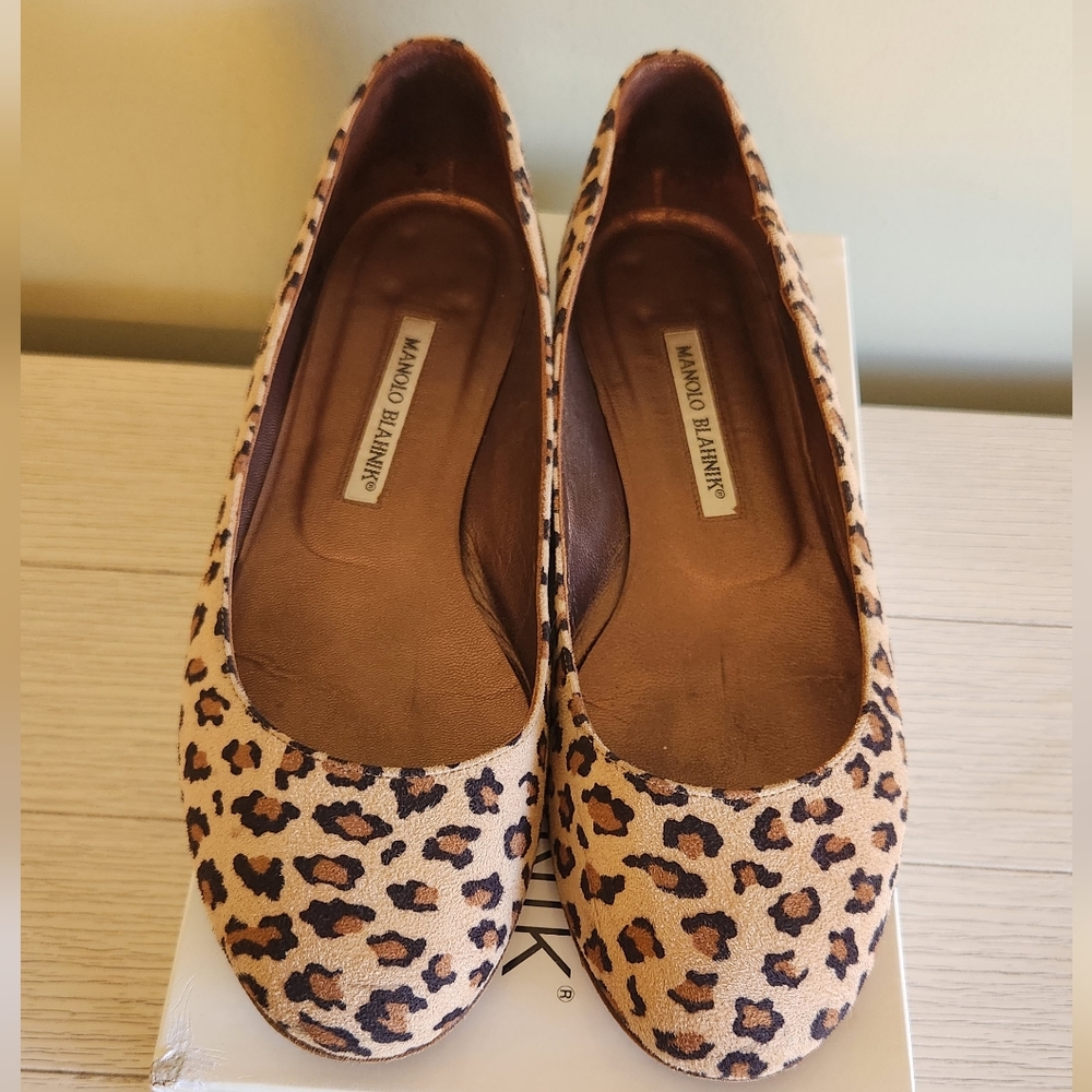 Manolo Blahnik Cheetah Print Flats Size 9